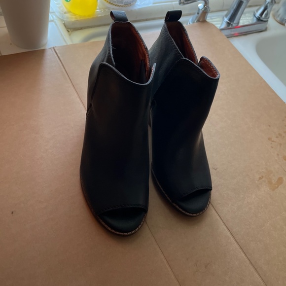 Shoes - Picture 2 of 2